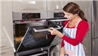 Bí kíp giúp bạn làm sạch lò nướng chỉ trong 5 bước cực nhanh