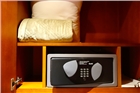 Chọn hướng đặt két sắt trong phòng ngủ thế nào hợp phong thủy?